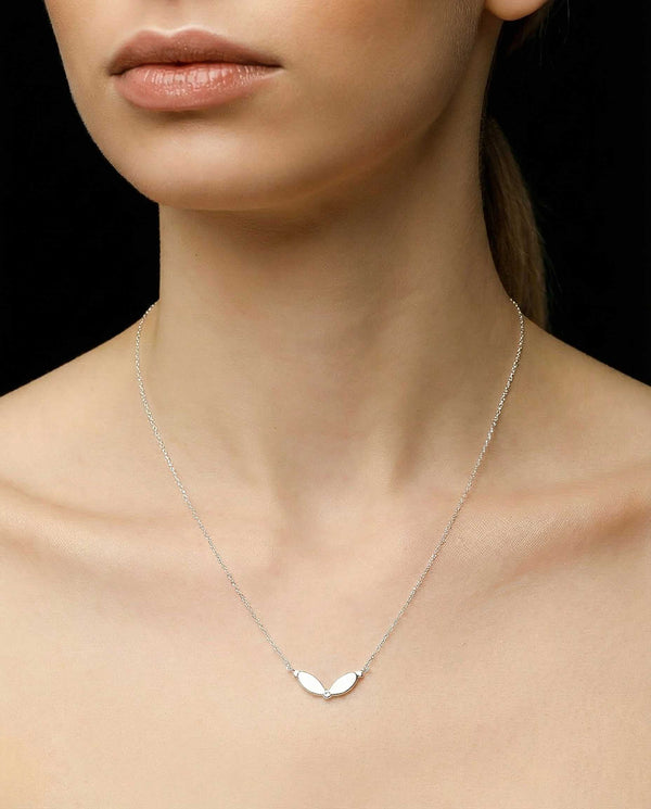 Pisces constellation necklace sterling silver 925 Swarovski crystals – close up | LoveYours Collection